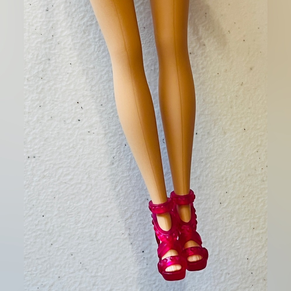 Barbie - Picture 2 of 8